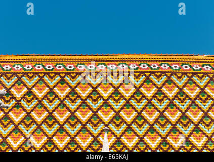 Close-up colorati di scandole di rivestimento tetti della chiesa di San Mattia, Budapest, Ungheria Foto Stock