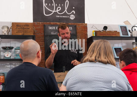 Parco di Battersea, Londra, 15 agosto 2014. Una enorme varietà di cibi e bevande e condimenti sono in offerta presso il Festival Foodies festa a Battersea Park che va da agosto XV al XVII Domenica di Agosto. Credito: Paolo Davey/Alamy Live News Foto Stock