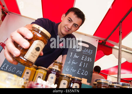 Parco di Battersea, Londra, 15 agosto 2014. Una enorme varietà di cibi e bevande e condimenti sono in offerta presso il Festival Foodies festa a Battersea Park che va da agosto XV al XVII Domenica di Agosto. Credito: Paolo Davey/Alamy Live News Foto Stock