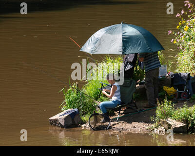 Pesca sul fiume, REGNO UNITO Foto Stock