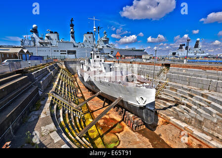 Di sua maestà la Base Navale (HMNB) Portsmouth è una delle tre basi operative nel Regno Unito per la British Royal Navy Foto Stock