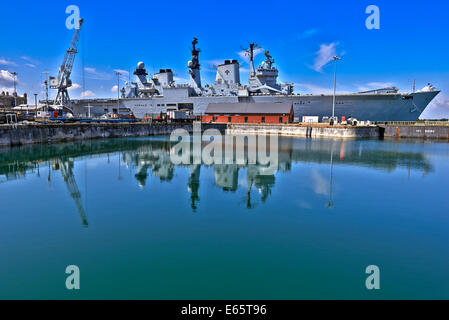 Di sua maestà la Base Navale (HMNB) Portsmouth è una delle tre basi operative nel Regno Unito per la British Royal Navy Foto Stock