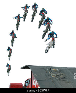 Un motociclista fa un enorme salto acrobatico (time lapse fotografia) Foto Stock