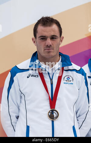 Glasgow, Scotland, Regno Unito. Il 15 agosto, 2014. Stephen Lavelle, Giochi del Commonwealth medallist in bronzo nella boxe - pesante (91kg) in George Square, al termine del corteo per salutare il team Scozia dopo Glasgow 2014 - un evento che ha visto la partecipazione di Clyde-sione ritiene, città ospitante i volontari e le famiglie degli atleti. Foto Stock