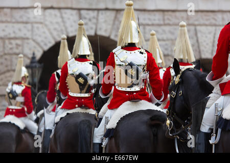 Il cambio di guardia cerimonia si tiene quotidianamente sulla sfilata delle Guardie a Cavallo da parte della cavalleria della famiglia Foto Stock