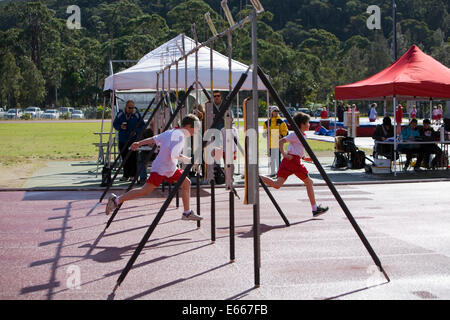 Australian sydney scuola primaria atletica giorno e 100m finitura per i ragazzi di età compresa tra i 9,Sydney , Australia Foto Stock