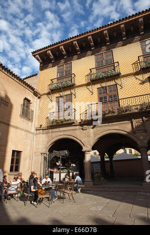 Edificio tradizionale in Poble Espanyol - Villaggio Spagnolo a Barcellona, in Catalogna, Spagna. Foto Stock