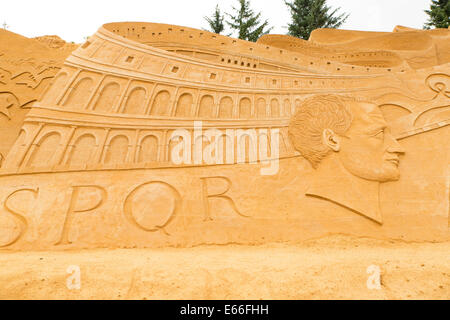 Festival internazionale delle sculture di sabbia a Kulturhuset museum di Blokhus, Danimarca Julius Caesar Foto Stock