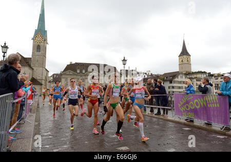 Zurigo, Svizzera. 16 Ago, 2014. Atleti compete nella maratona femminile al Campionato Europeo di Atletica 2014 a Zurigo, Svizzera, 16 agosto 2014. Foto: Rainer Jensen/dpa/Alamy Live News Foto Stock