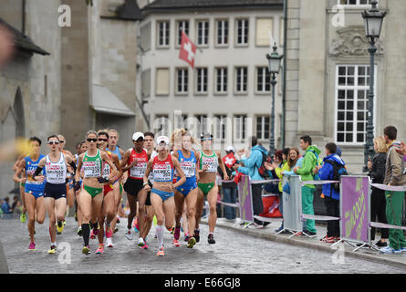 Zurigo, Svizzera. 16 Ago, 2014. Atleti compete nella maratona femminile al Campionato Europeo di Atletica 2014 a Zurigo, Svizzera, 16 agosto 2014. Foto: Rainer Jensen/dpa/Alamy Live News Foto Stock