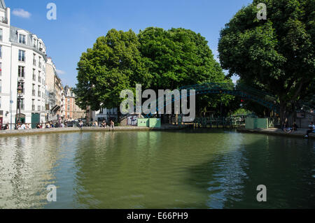 Il Canal Saint-Martin a Parigi, Francia Foto Stock