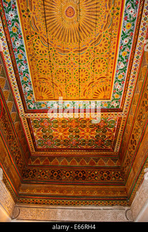 Palais Bahia interni & giardini,piantati con arancia e Jasmin,intricati intarsi, porte,soffitti,Marrakech,marrakech marocco Foto Stock