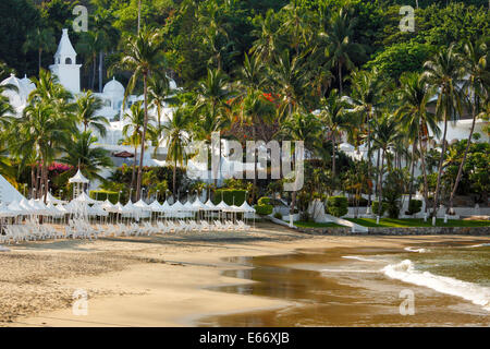 La tranquilla spiaggia di Las Hadas Resort in Manzanillo, Colima. Foto Stock