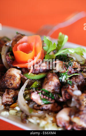 La specialità della casa, Pulpo Loco (crazy octopus) a Mariscos La Huerta in Manzanillo, Colima, Messico. Foto Stock