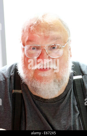 Londra, Regno Unito. Il 16 agosto 2014. Gioco di troni autore George RR Martin libro firma a Loncon 3 la 72World Science Fiction Convention a Londra, Inghilterra Credito: Paul Brown/Alamy Live News Foto Stock