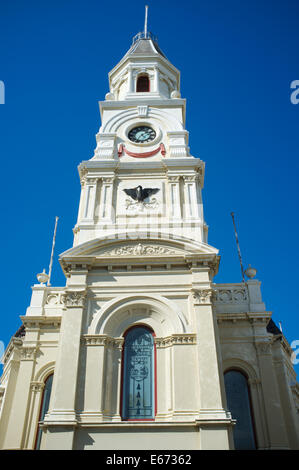 La torre di Fremantle Town Hall in Western Australia. Il tiro mostra il Black Swan motif, un emblema del Western Australia. Foto Stock