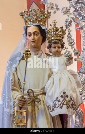 BRUGES, Belgio - 13 giugno 2014: "La Madonna del Riscatto' con il bambino da 17. cento. in st. Giles Church (Sint Gillisker Foto Stock