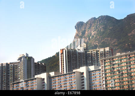 Lion Rock profilo, visto da Wong Tai Sin, Hong Kong Foto Stock