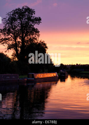 Tramonto sul tramonto su Gloucester e Nitidezza Canal, REGNO UNITO Foto Stock