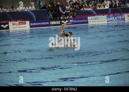 Berlino, Germania. 16 Ago, 2014. Il team Russia di competere per il suo primo oro medaglie ai Campionati Europei di nuoto nel nuoto sincronizzato durante la trentaduesima LEN European Swimming Championships 2014 al Schwimm- und Palazzetto Europa-Sportpark im (SSE) di Berlino, Germania. Credito: Simone Kuhlmey/Pacific Press/Alamy Live News Foto Stock
