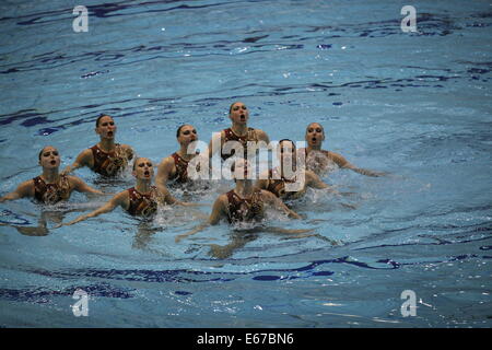 Berlino, Germania. 16 Ago, 2014. Il team Russia di competere per il suo primo oro medaglie ai Campionati Europei di nuoto nel nuoto sincronizzato durante la trentaduesima LEN European Swimming Championships 2014 al Schwimm- und Palazzetto Europa-Sportpark im (SSE) di Berlino, Germania. Credito: Simone Kuhlmey/Pacific Press/Alamy Live News Foto Stock