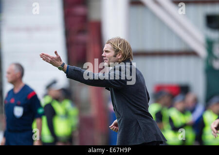 Edimburgo, Scozia. 17 Ago, 2014. Cuori Manager Robbie Neilson durante il campionato scozzese match tra i cuori e Hibs da Tynecastle Stadium. Credito: Azione Sport Plus/Alamy Live News Foto Stock