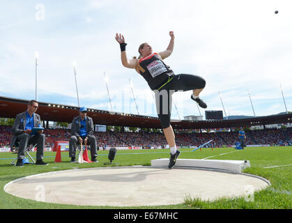 Zurigo, Svizzera. 17 Ago, 2014. Lena Urbaniak di Germania compete in campo femminile colpo messo finale al Campionato Europeo di Atletica 2014 in Letzigrund a Zurigo, Svizzera, 17 agosto 2014. Foto: RAINER JENSEN/dpa/Alamy Live News Foto Stock