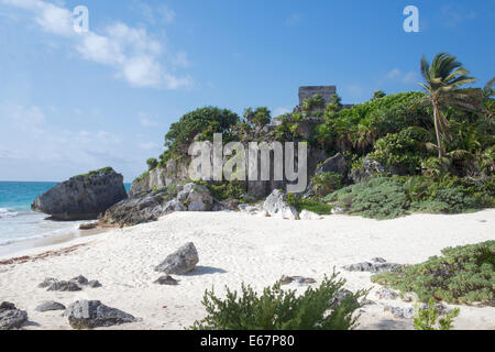 Spiaggia e El Castillo Tulum Yucatan Messico Foto Stock