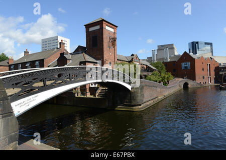 Birmingham Regno Unito canali al posto Danielle moderni edifici della città di sviluppo Foto Stock