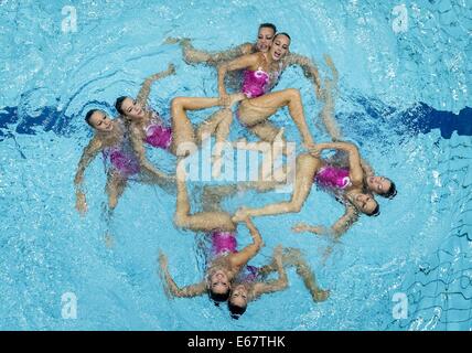 Berlino, Germania. 16 Ago, 2014. Trentaduesima LEN Campionati Europei, team syncronised nuoto. Swizerland Synchro Team libero credito finale: Azione Plus sport/Alamy Live News Foto Stock