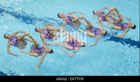 Berlino, Germania. 16 Ago, 2014. Trentaduesima LEN Campionati Europei, team syncronised nuoto. L'Ucraina sincro Squadra Gratis credito finale: Azione Plus sport/Alamy Live News Foto Stock