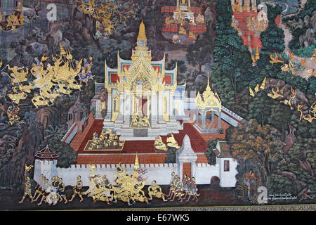 Parte del murale nel Ramakien chiostri di Wat Phra Kaew nel Grand Palace complesso a Bangkok, in Thailandia Foto Stock