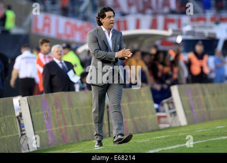 Buenos Aires, Argentina. 17 Ago, 2014. Il capo allenatore del River Plate, Marcelo Gallardo, reagisce durante il match della settimana 2 della Prima Divisione del calcio argentino torneo contro il Rosario Central, in Antonio Vespucio Liberti Stadium, nella città di Buenos Aires, capitale dell'Argentina, in Agosto 17, 2014. Credito: Martin Zabala/Xinhua/Alamy Live News Foto Stock