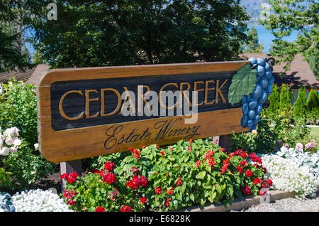 Il Cedar Creek cantina immobiliare segno, Kelowna, British Columbia, Canada. Foto Stock