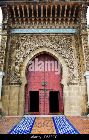 Masoleum di Moulay Ismail,porte,schermate intricati, sculture,soffitti,porte,Lavori in Gesso,colorata,mattonelle zellij,Meknes,Marocco Foto Stock