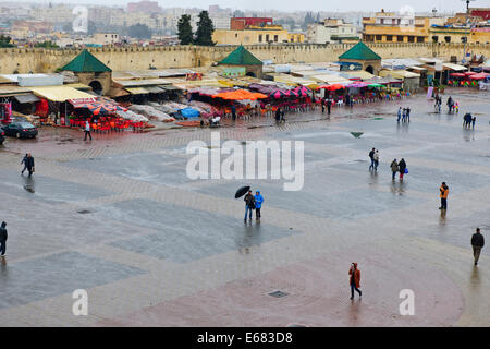 Imperial City Square Gates,colorata,Zellij piastrella lavoro,ingresso al Souk,palazzi, moschee,Meknes,Marocco Foto Stock