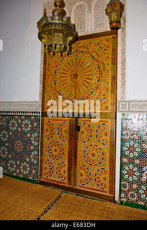 Masoleum di Moulay Ismail,porte,schermate intricati, sculture,soffitti,porte,Lavori in Gesso,colorata,mattonelle zellij,Meknes,Marocco Foto Stock