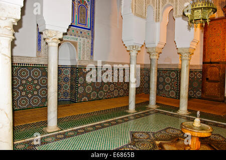 Masoleum di Moulay Ismail,porte,schermate intricati, sculture,soffitti,porte,Lavori in Gesso,colorata,mattonelle zellij,Meknes,Marocco Foto Stock