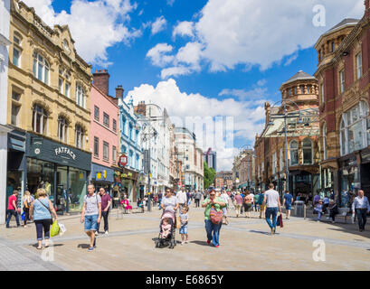 Briggate via dello shopping nel centro cittadino di Leeds Leeds West Yorkshire Inghilterra UK GB Europa Foto Stock