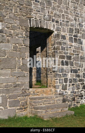 Porta alle rovine della fortezza di Crown Point caserma, New York Foto Stock