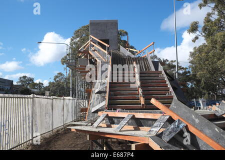 Costruzione di una strada pedonale a overbridge heathcote regionali in materia di Sydney , Australia Foto Stock