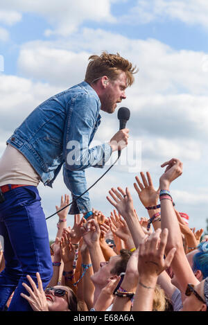 Kaiser Chiefs suona V Festival Hylands Park il 16/08/2014, Chelmsford. Persone nella foto: Ricky Wilson. Foto di Julie Edwards Foto Stock