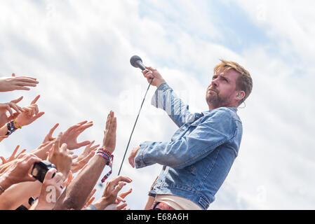 Kaiser Chiefs suona V Festival Hylands Park il 16/08/2014, Chelmsford. Persone nella foto: Ricky Wilson. Foto di Julie Edwards Foto Stock