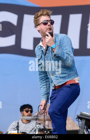 Kaiser Chiefs suona V Festival Hylands Park il 16/08/2014, Chelmsford. Persone nella foto: Ricky Wilson. Foto di Julie Edwards Foto Stock