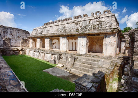 All' interno del palazzo presso le rovine Maya di Palenque, Chiapas, Messico.