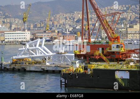 Porto di Genova (Italia), attrezzature per la ricerca di petrolio Foto Stock