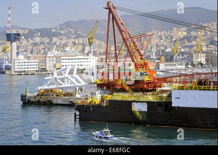 Porto di Genova (Italia), attrezzature per la ricerca di petrolio Foto Stock