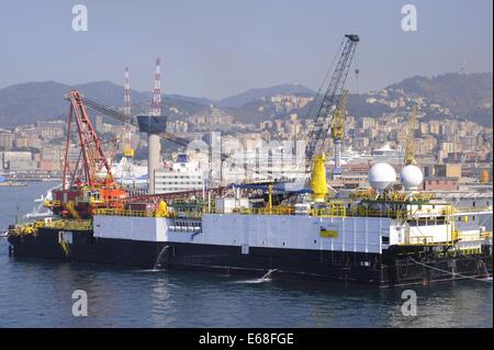 Porto di Genova (Italia), attrezzature per la ricerca di petrolio Foto Stock