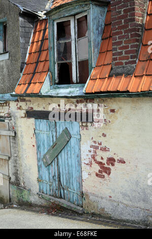 Saliti fino casa, vista laterale della casa sul vicolo off Rue des Moulins, St Valery sur Somme, Somme Picardia, Francia Foto Stock