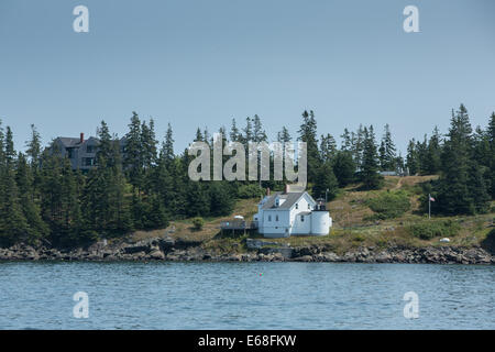 Browns Testa, ME - 11 agosto 2014. Browns luce di testa, Fox Isola Thorofare. La luce è mantenuto dalla città di Vinalhaven. Foto Stock